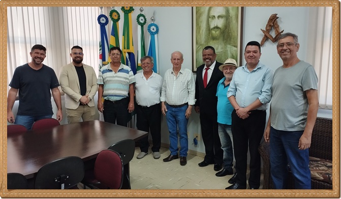 IRMÃOS DA LOJA LUZ NO HORIZONTE VISITAM GRÃO-MESTRE ESTADUAL